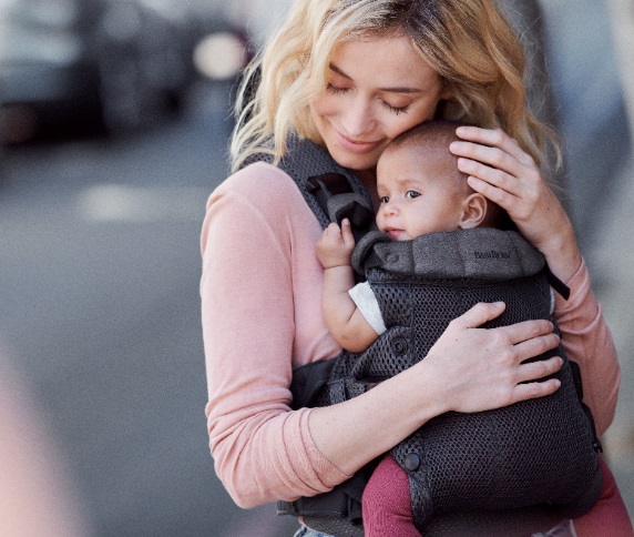 בייבי ביורן חדש נולד החברה השוודית BabyBjörn   חוגגת 60 שנה ולרגל המאורע משיקה את ההרמוני : הדור הבא של מנשאי תינוקות.