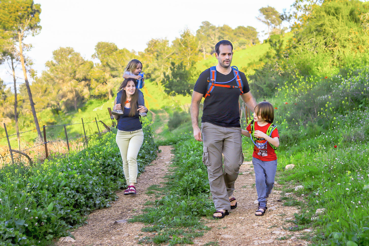 מפה לשם-אפליקצית הטיולים של שורש. צלם- ישראל פורלנדר . משפחה מטיילת