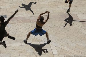 במסגרת אירועי "אוהבים אמנות. עושים אמנות." של עריית תל אביב-יפו יתקיימו ברחבת סוזן דלל תערוכת ווידאו ומדיה העוסקות בגוף, תנועה וכוריאוגרפיה