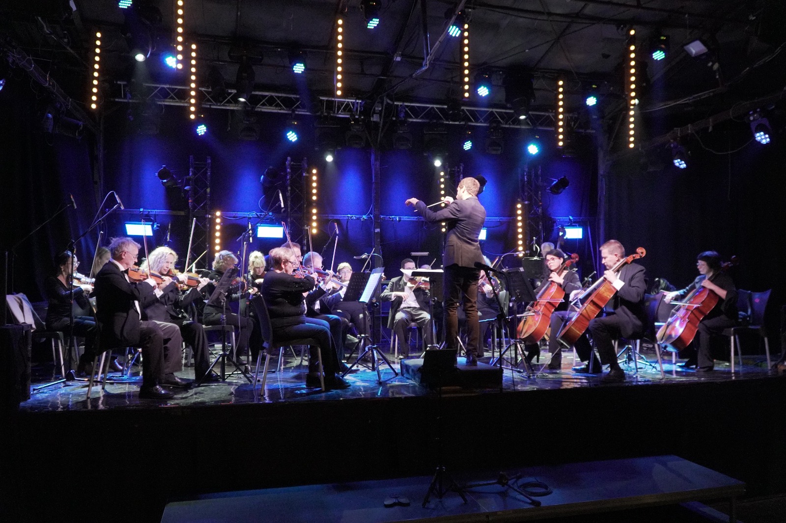 האופרה הקאמרית הישראלית בשיתוף אגואיסט הפקות ומיוזיק ביזנס מציגים בבכורה: