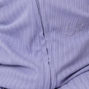 אוברול לתינוק  –  אוברול רוכסן דו כיווני מבד פוינטל // LILAC