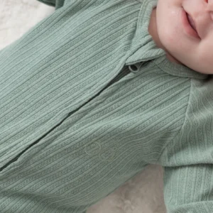 אוברול לתינוקות – אוברול רוכסן דו כיווני מבד פוינטל // JADE