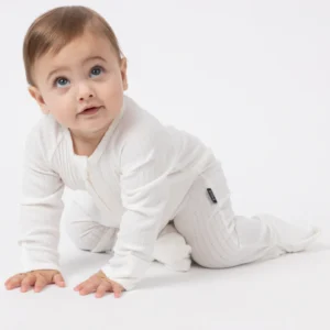 אוברול לתינוקות – אוברול רוכסן דו כיווני מבד פוינטל // WHITE