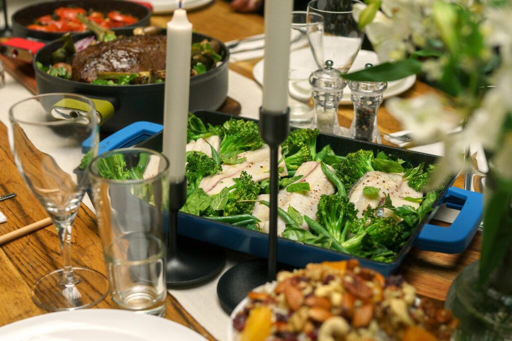 כך יוצרים אווירת חג דרך עיצוב השולחן